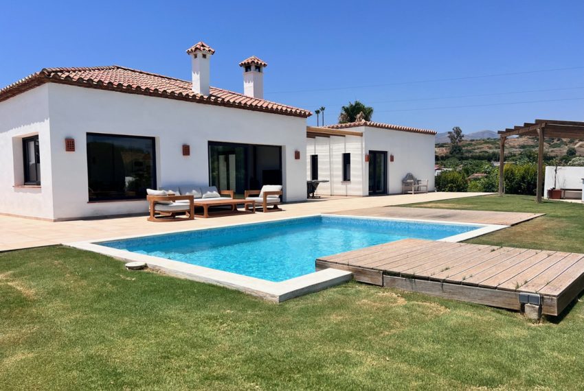 R5106574-Villa-For-Sale-Estepona-Detached-3-Beds-257-Built