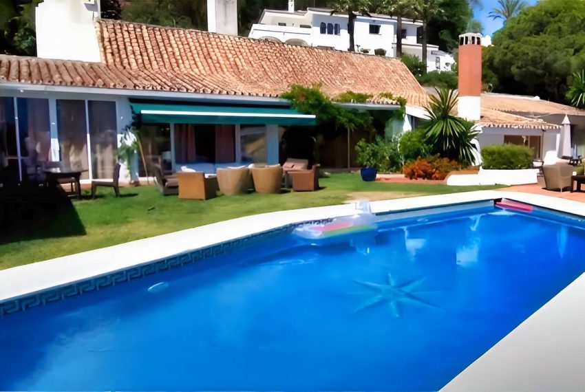 R5106826-Villa-For-Sale-Nueva-Andalucia-Detached-5-Beds-646-Built-3