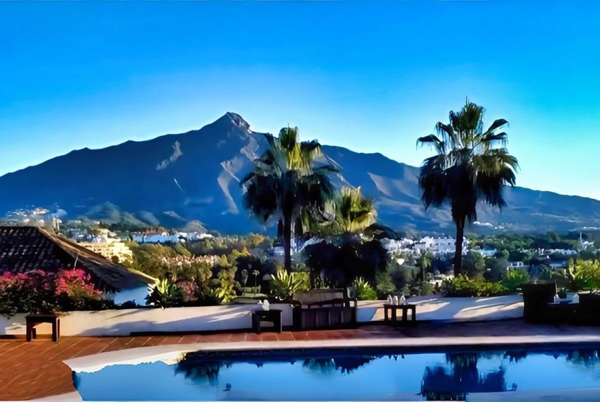 R5106826-Villa-For-Sale-Nueva-Andalucia-Detached-5-Beds-646-Built