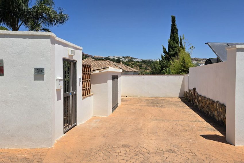 R5107366-Villa-For-Sale-Calahonda-Detached-4-Beds-310-Built-1