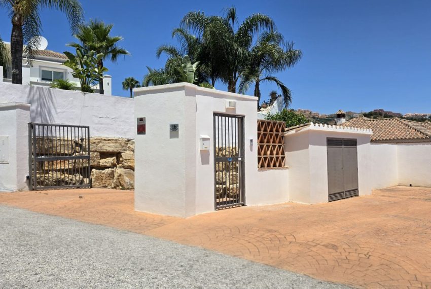 R5107366-Villa-For-Sale-Calahonda-Detached-4-Beds-310-Built-2