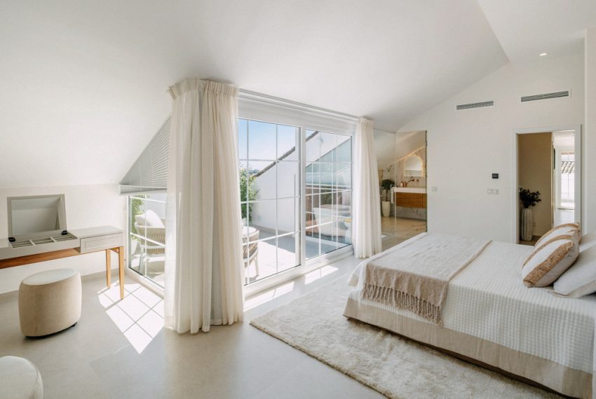 R5109646-Apartment-For-Sale-Nueva-Andalucia-Penthouse-Duplex-5-Beds-389-Built-2