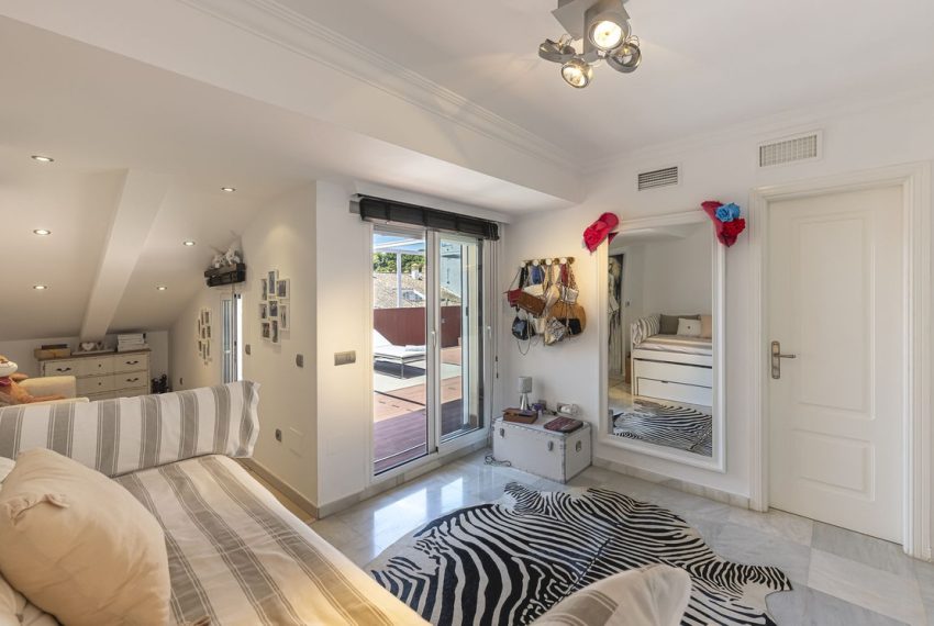 R5110753-Apartment-For-Sale-The-Golden-Mile-Penthouse-Duplex-4-Beds-307-Built-18