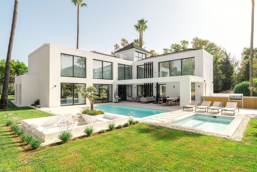 R5110936-Villa-For-Sale-Nueva-Andalucia-Detached-4-Beds-360-Built
