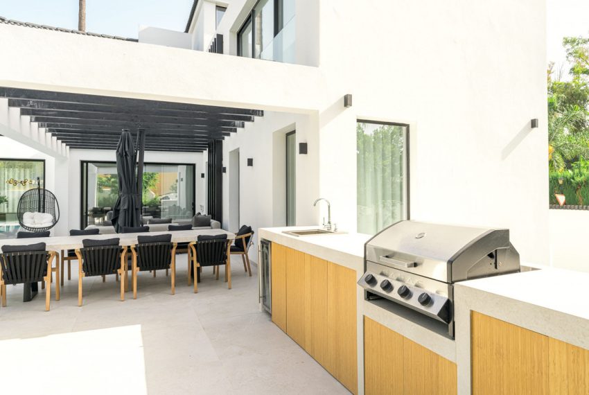 R5110936-Villa-For-Sale-Nueva-Andalucia-Detached-4-Beds-360-Built-9