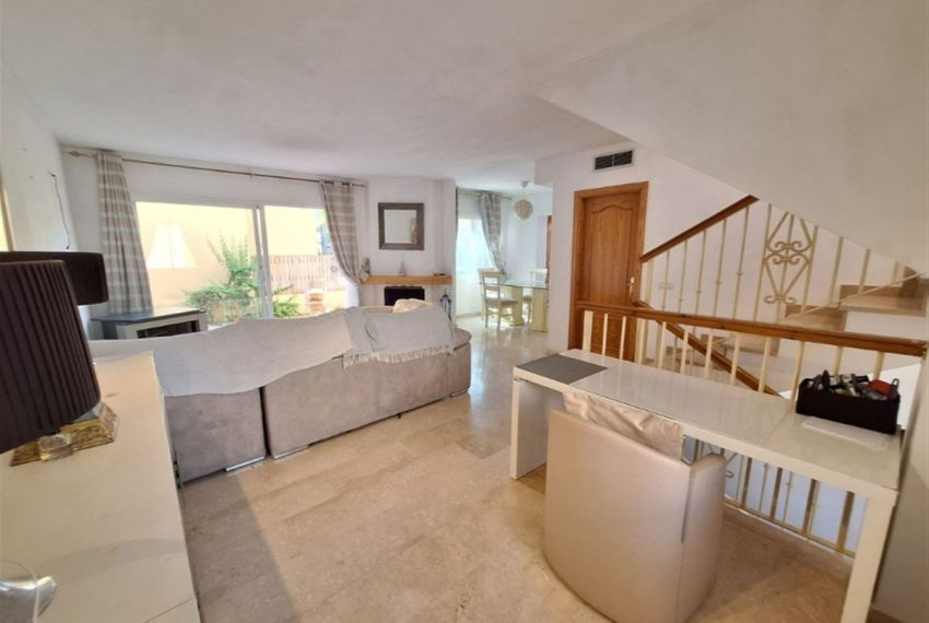 R5111263-Villa-For-Sale-Nueva-Andalucia-Semi-Detached-4-Beds-233-Built-1