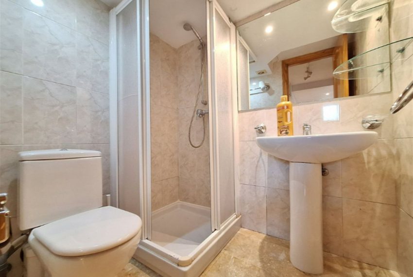R5111263-Villa-For-Sale-Nueva-Andalucia-Semi-Detached-4-Beds-233-Built-12