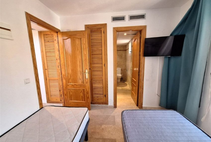 R5111263-Villa-For-Sale-Nueva-Andalucia-Semi-Detached-4-Beds-233-Built-14