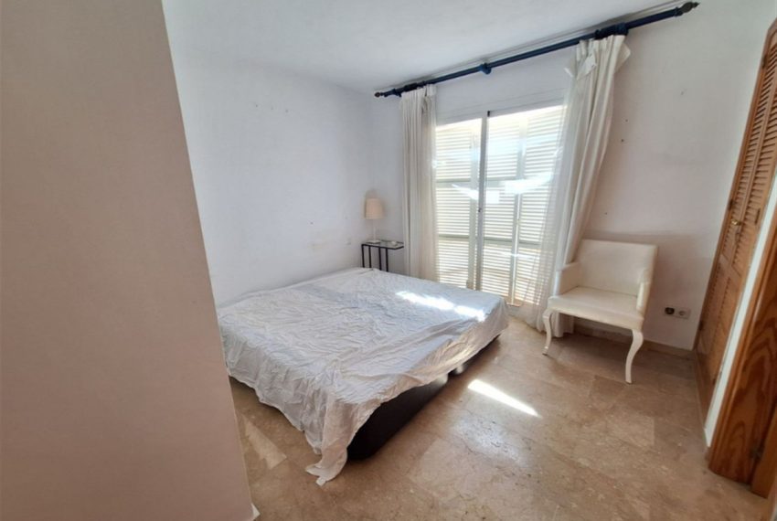 R5111263-Villa-For-Sale-Nueva-Andalucia-Semi-Detached-4-Beds-233-Built-16