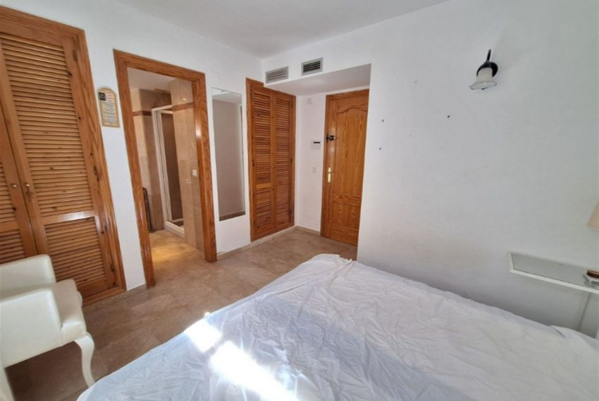 R5111263-Villa-For-Sale-Nueva-Andalucia-Semi-Detached-4-Beds-233-Built-17