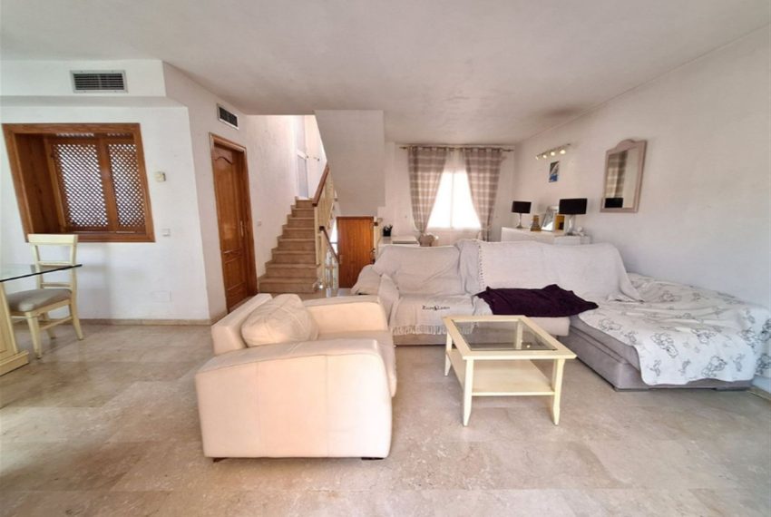 R5111263-Villa-For-Sale-Nueva-Andalucia-Semi-Detached-4-Beds-233-Built-2
