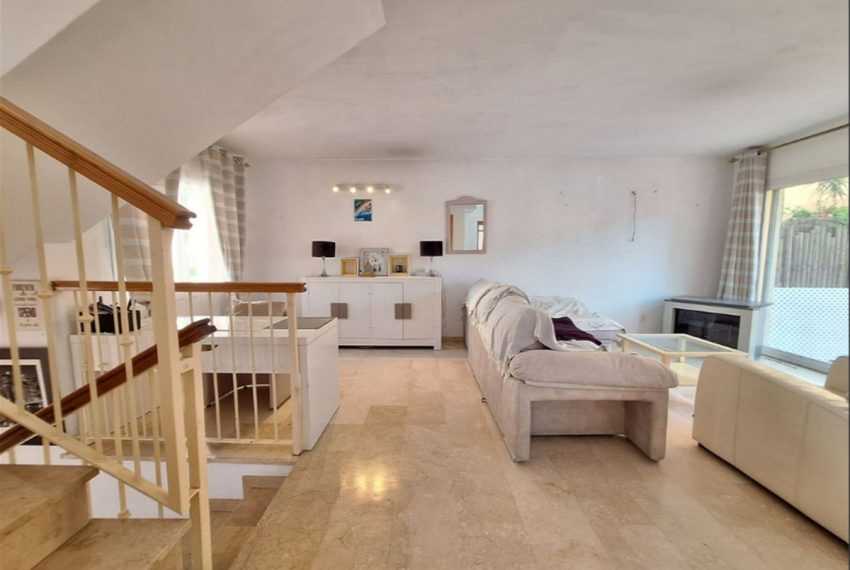 R5111263-Villa-For-Sale-Nueva-Andalucia-Semi-Detached-4-Beds-233-Built-4
