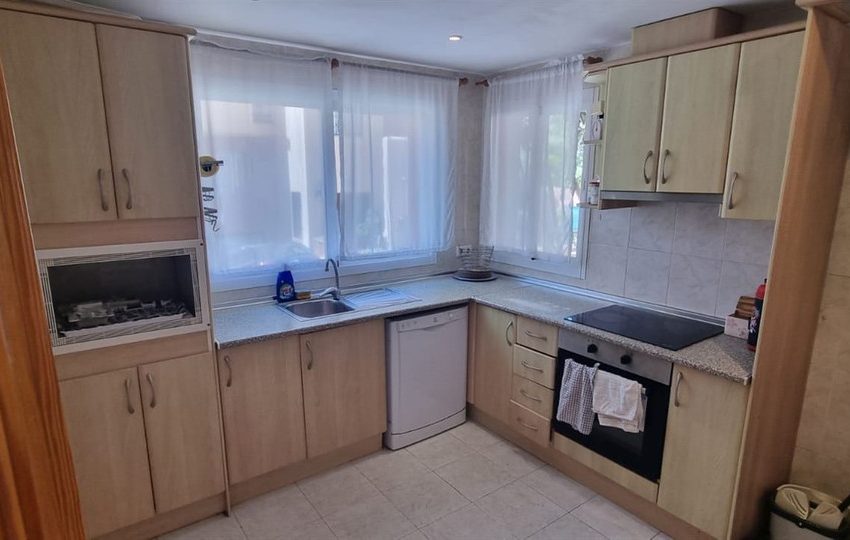 R5111263-Villa-For-Sale-Nueva-Andalucia-Semi-Detached-4-Beds-233-Built-7