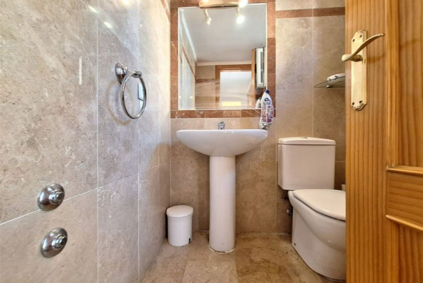R5111263-Villa-For-Sale-Nueva-Andalucia-Semi-Detached-4-Beds-233-Built-9