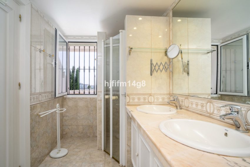 R5111875-Townhouse-For-Sale-Nueva-Andalucia-Terraced-3-Beds-160-Built-14