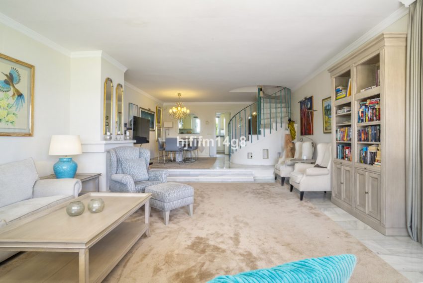 R5111875-Townhouse-For-Sale-Nueva-Andalucia-Terraced-3-Beds-160-Built-4