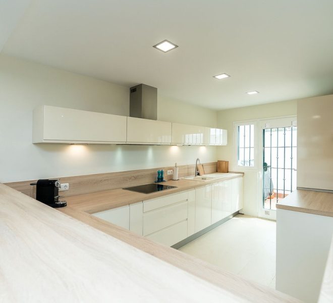 R5115499-Image 1-Terraced - 5 Beds - 261 Built