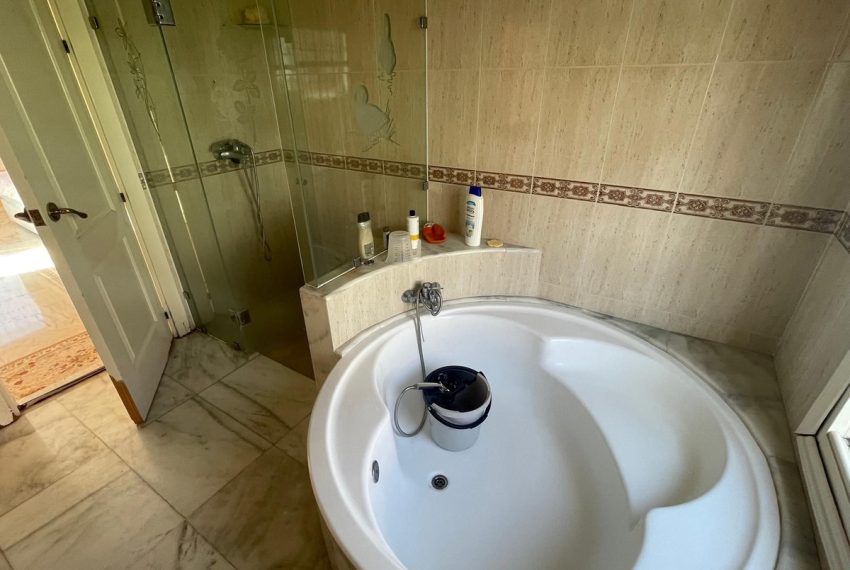 R5117905-Villa-For-Sale-Marbella-Detached-7-Beds-400-Built-12