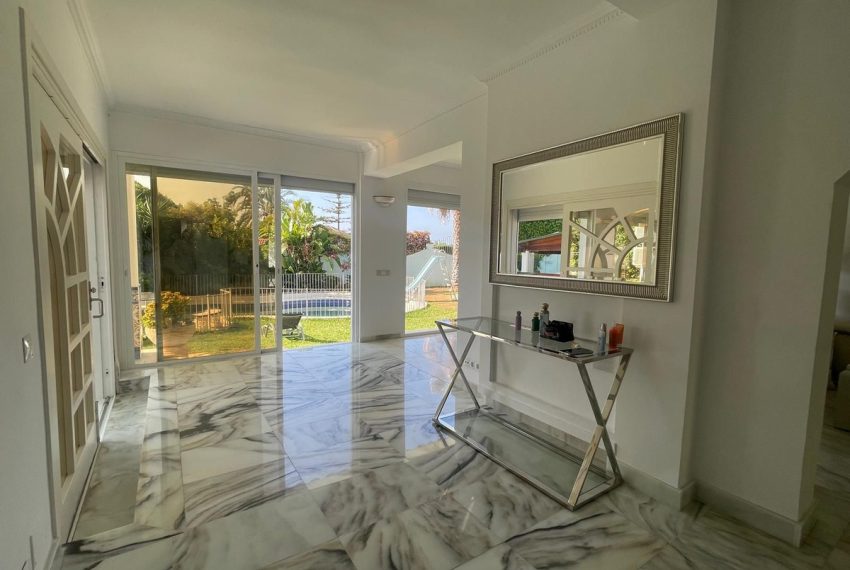 R5117905-Villa-For-Sale-Marbella-Detached-7-Beds-400-Built-3