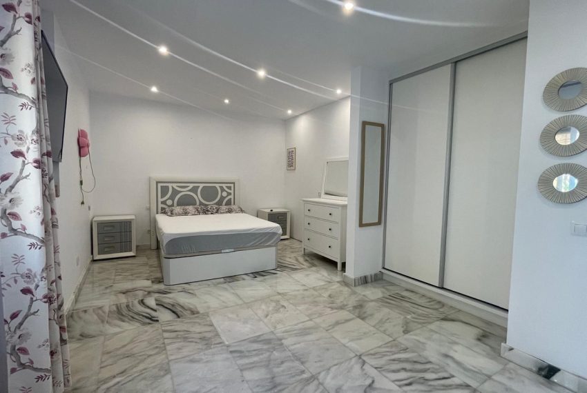 R5117905-Villa-For-Sale-Marbella-Detached-7-Beds-400-Built-5