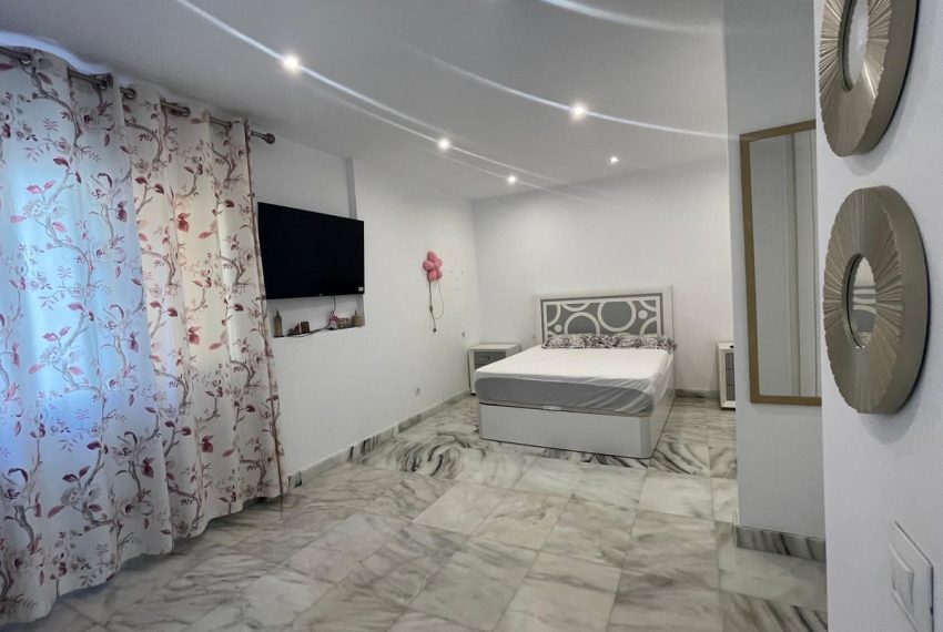 R5117905-Villa-For-Sale-Marbella-Detached-7-Beds-400-Built-6