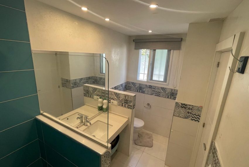 R5117905-Villa-For-Sale-Marbella-Detached-7-Beds-400-Built-8