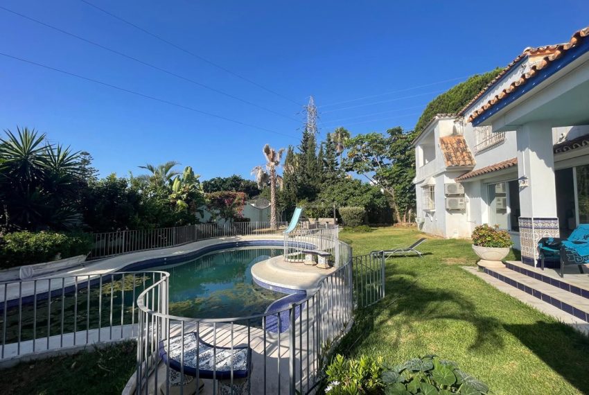 R5117905-Villa-For-Sale-Marbella-Detached-7-Beds-400-Built