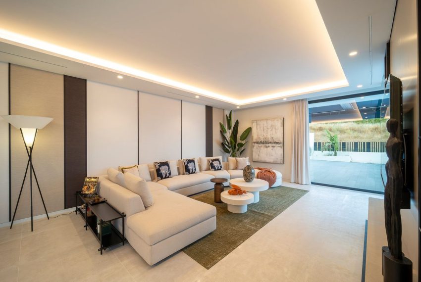 R5118037-Villa-For-Sale-El-Paraiso-Detached-6-Beds-1182-Built-4