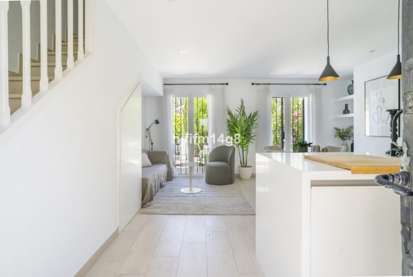 R5120017-Townhouse-For-Sale-Nueva-Andalucia-Terraced-2-Beds-89-Built-18