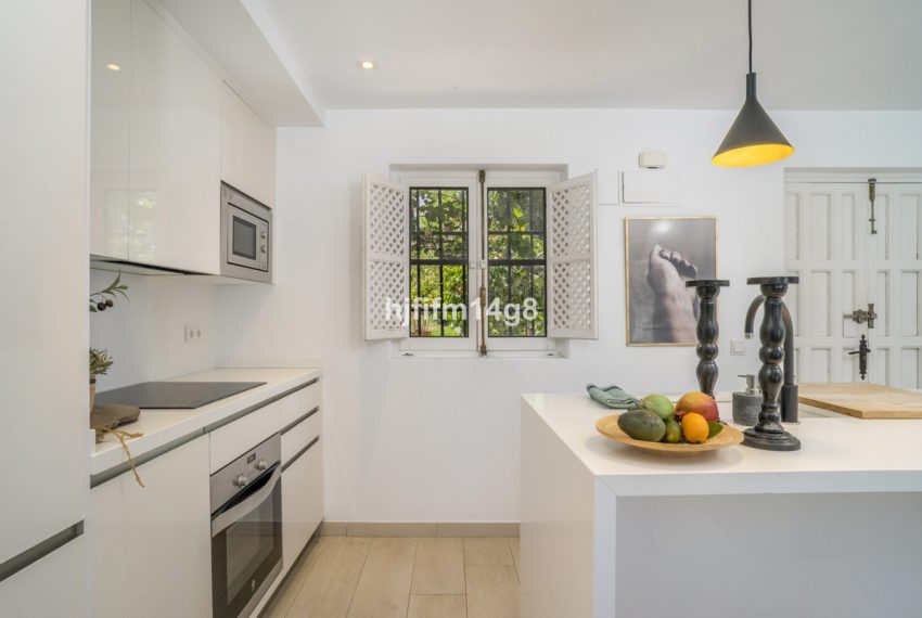 R5120017-Townhouse-For-Sale-Nueva-Andalucia-Terraced-2-Beds-89-Built-8