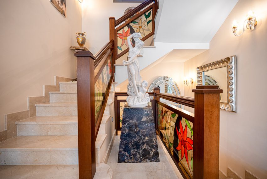 R5120077-Villa-For-Sale-Marbella-Detached-4-Beds-491-Built-2