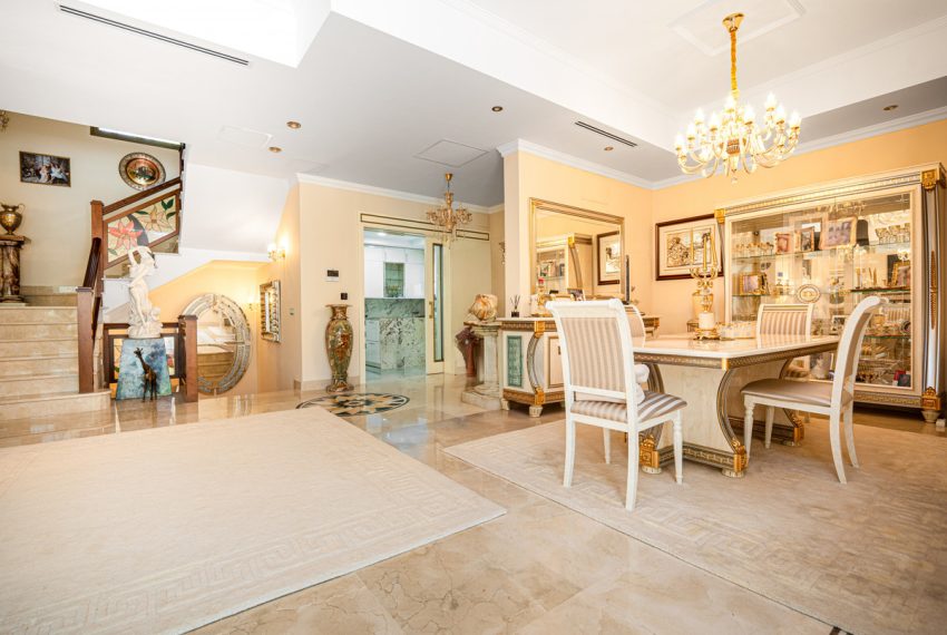 R5120077-Villa-For-Sale-Marbella-Detached-4-Beds-491-Built-3