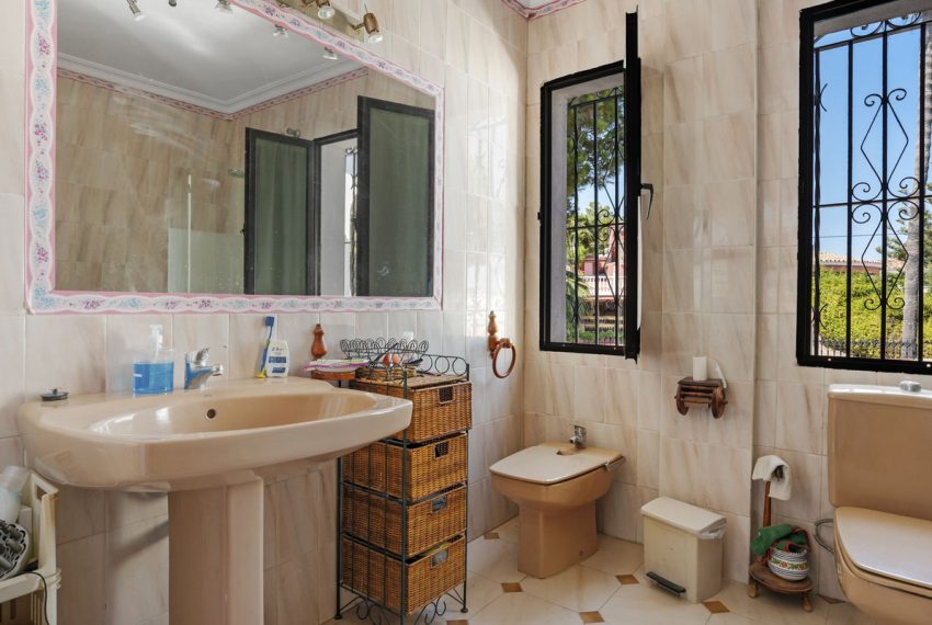 R5124043-Villa-For-Sale-Estepona-Detached-6-Beds-286-Built-11