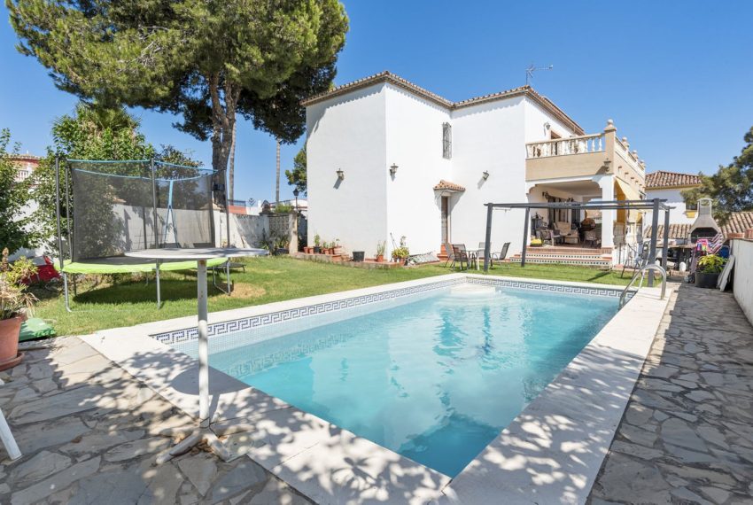R5124043-Villa-For-Sale-Estepona-Detached-6-Beds-286-Built