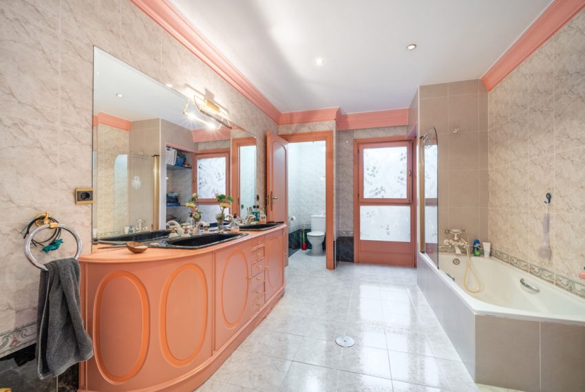 R5125372-Villa-For-Sale-Estepona-Detached-9-Beds-1098-Built-10