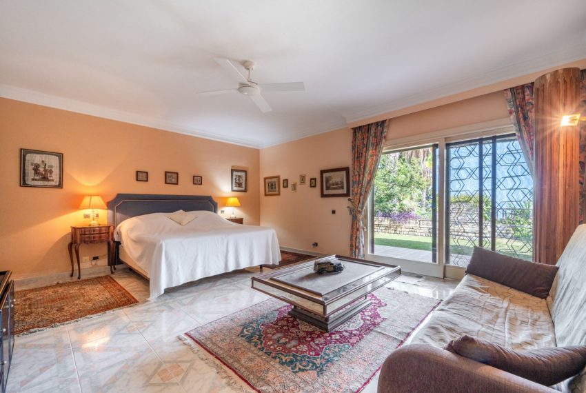 R5125372-Villa-For-Sale-Estepona-Detached-9-Beds-1098-Built-11