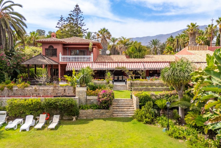 R5125372-Villa-For-Sale-Estepona-Detached-9-Beds-1098-Built-2