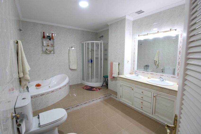 R5126206-Villa-For-Sale-Nueva-Andalucia-Detached-4-Beds-224-Built-13