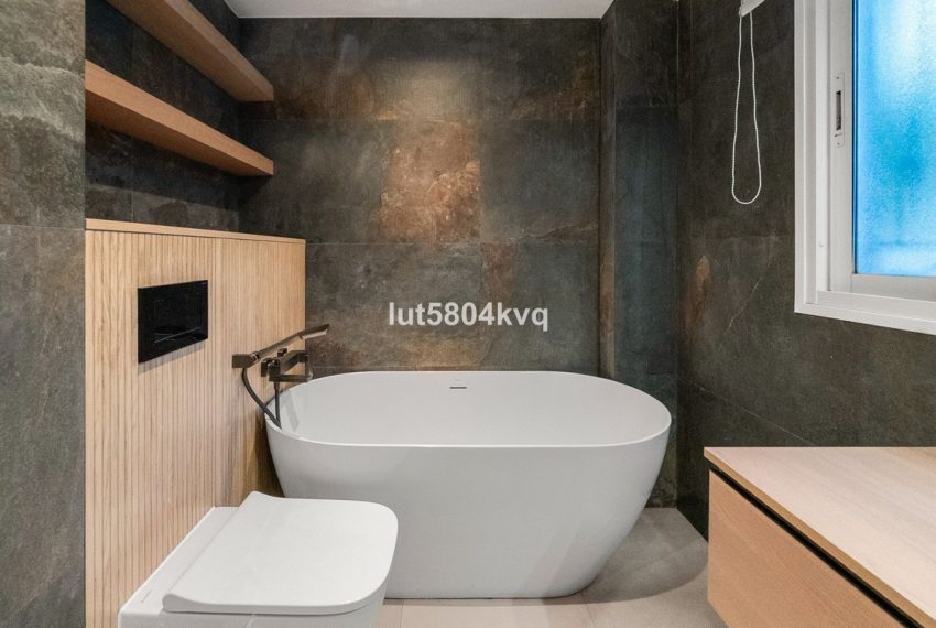 R5126305-Apartment-For-Sale-The-Golden-Mile-Ground-Floor-3-Beds-160-Built-16