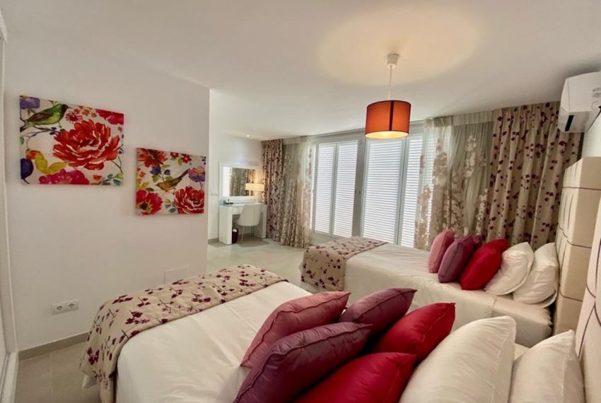 R5126431-Apartment-For-Sale-Nueva-Andalucia-Duplex-4-Beds-193-Built-4