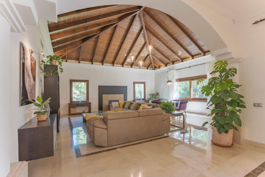 R5127016-Villa-For-Sale-Nueva-Andalucia-Detached-6-Beds-621-Built-1