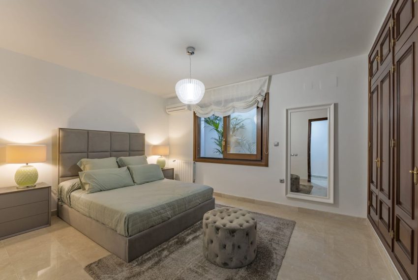 R5127016-Villa-For-Sale-Nueva-Andalucia-Detached-6-Beds-621-Built-13