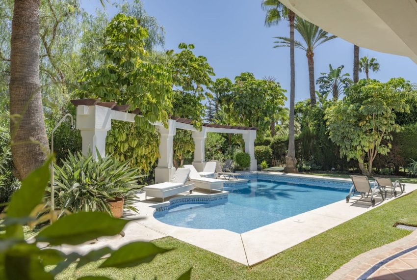 R5127016-Villa-For-Sale-Nueva-Andalucia-Detached-6-Beds-621-Built-19