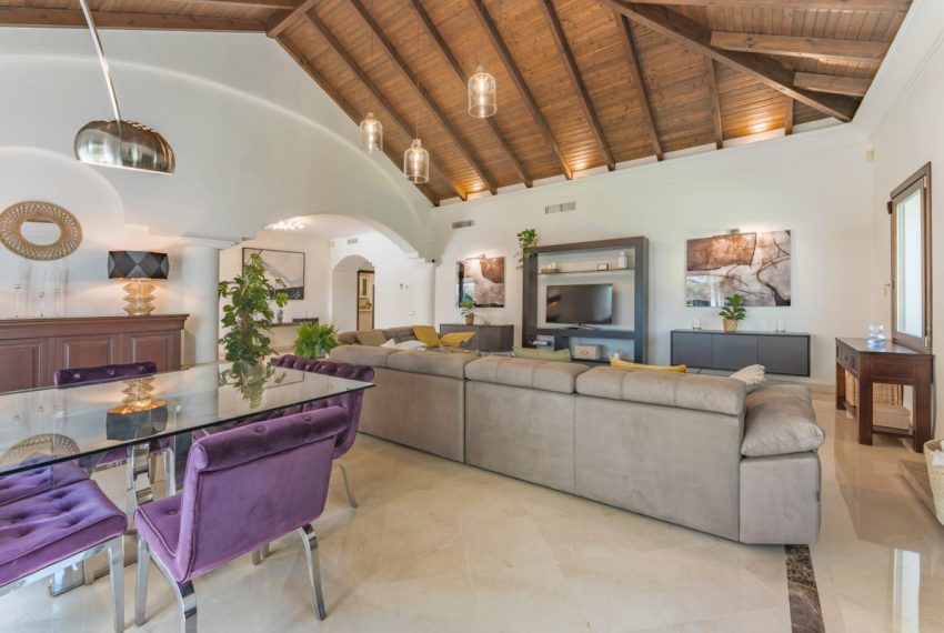R5127016-Villa-For-Sale-Nueva-Andalucia-Detached-6-Beds-621-Built-2