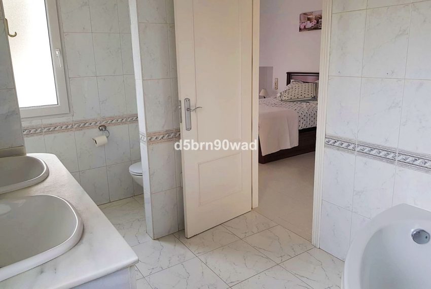R5127163-Villa-For-Sale-Marbella-Detached-3-Beds-276-Built-10