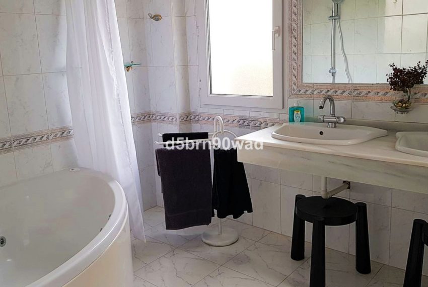 R5127163-Villa-For-Sale-Marbella-Detached-3-Beds-276-Built-5