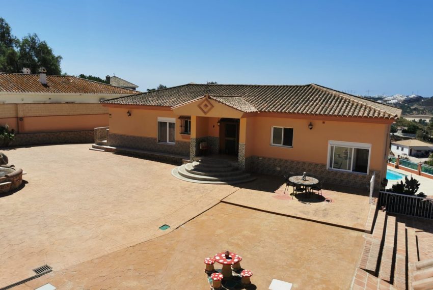 R5128684-Villa-For-Sale-La-Cala-de-Mijas-Detached-6-Beds-573-Built-2