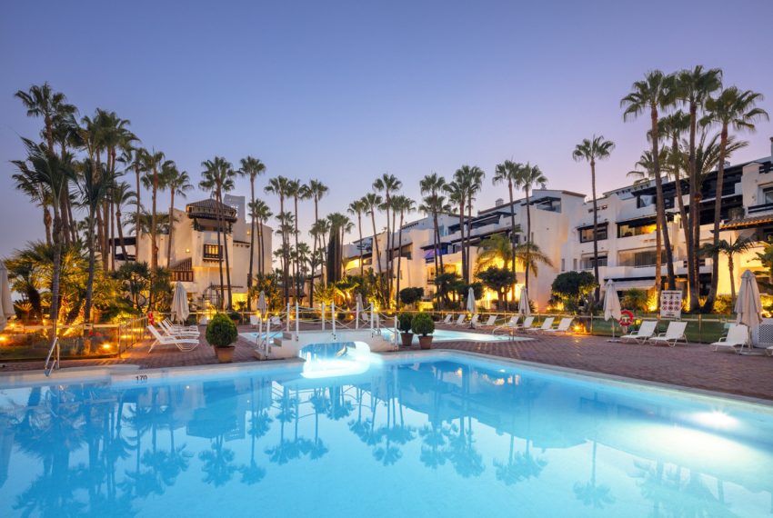 R5129314-Apartment-For-Sale-The-Golden-Mile-Middle-Floor-3-Beds-137-Built-1