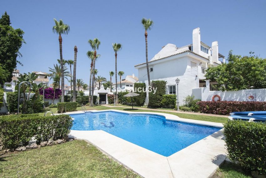 R5129542-Townhouse-For-Sale-Nueva-Andalucia-Semi-Detached-3-Beds-167-Built