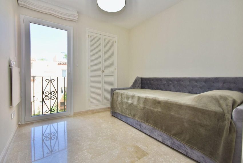 R5129914-Villa-For-Sale-Nueva-Andalucia-Semi-Detached-4-Beds-191-Built-17
